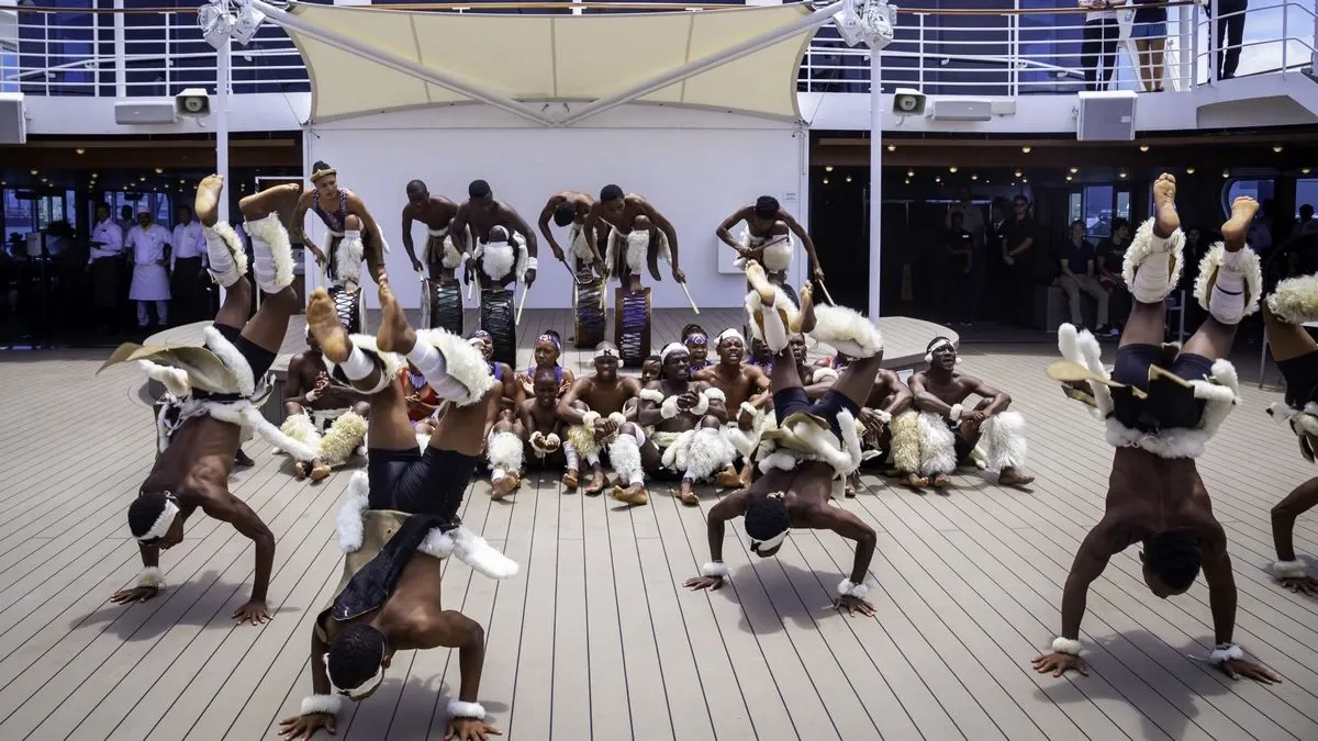 Azamara_Cruises_entertainment_853e2739da.webp