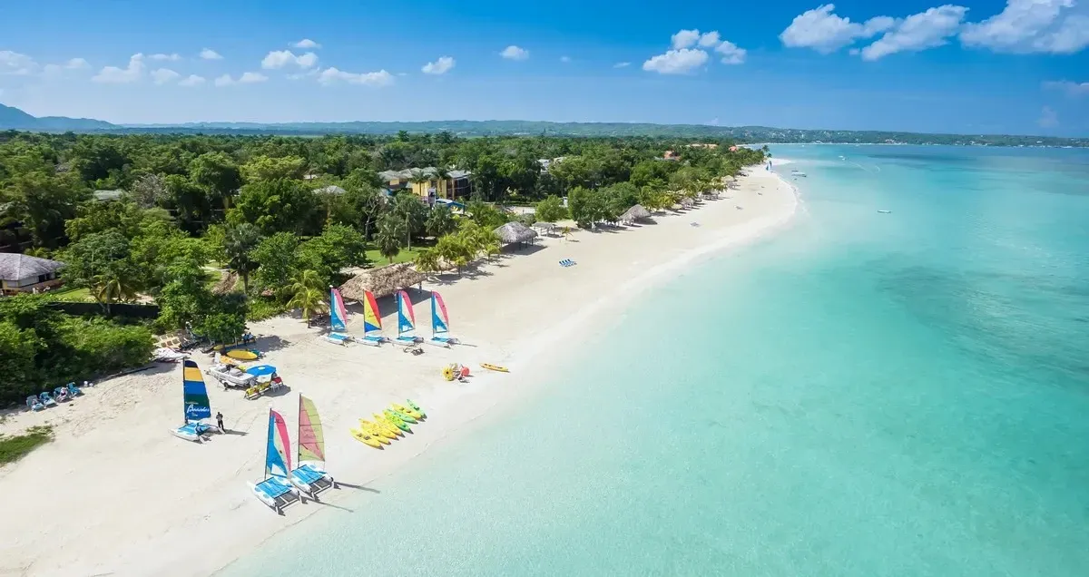 Beaches_Resorts_Negril_beach_422628c5ee-1.webp