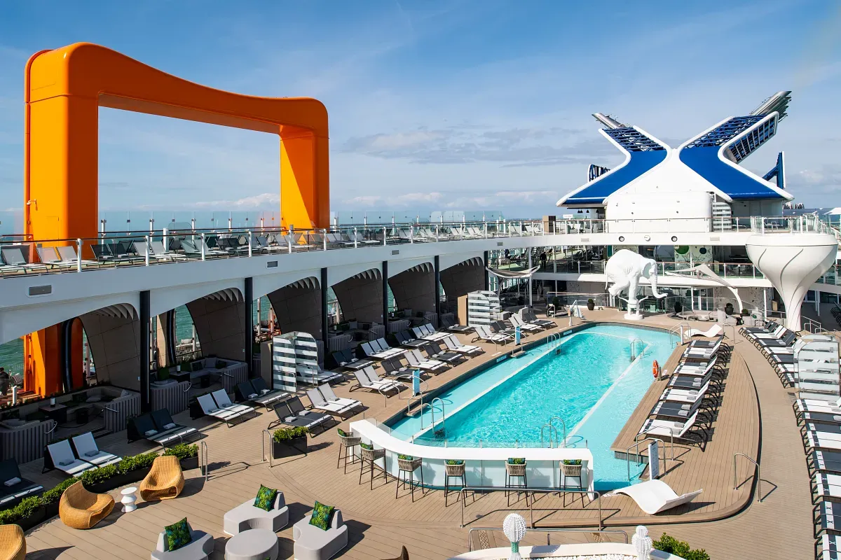 Celebrity_Cruises_beyond_pool_583e8dda3f.webp