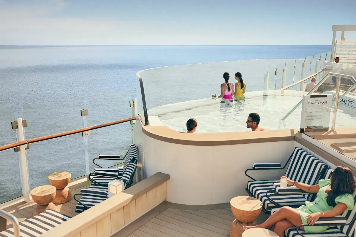Celebrity_Cruises_small_pool_deck_d4024a2708.webp