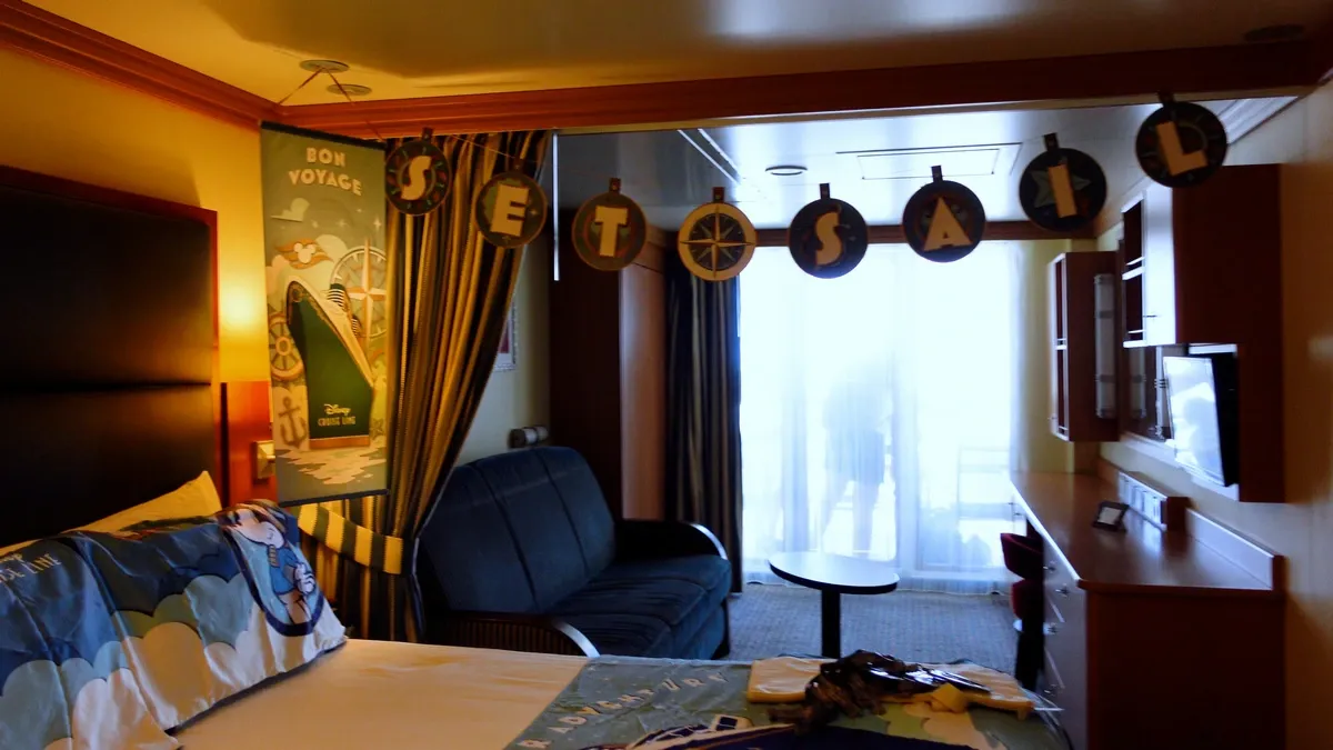 Disney_Cruise_Line_Deluxe_Family_Stateroom_with_Verandah_aa7a23a0bb.webp