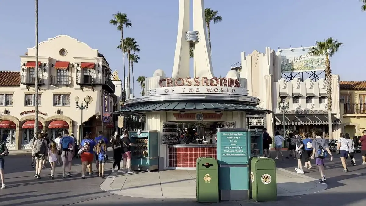 Disney_Hollywood_Studios_entrance_plaza_a3503d1845-1.webp