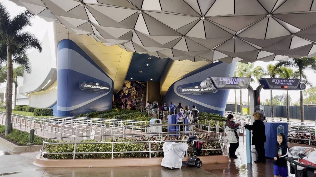Disney_epcot_spaceship_earth_entrance_9df31fbe28.jpg
