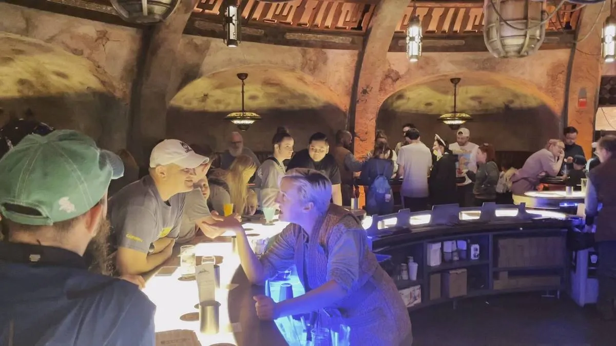 Hollywood_Studios_Ogas_cantina_bar_dbff1ef245.webp