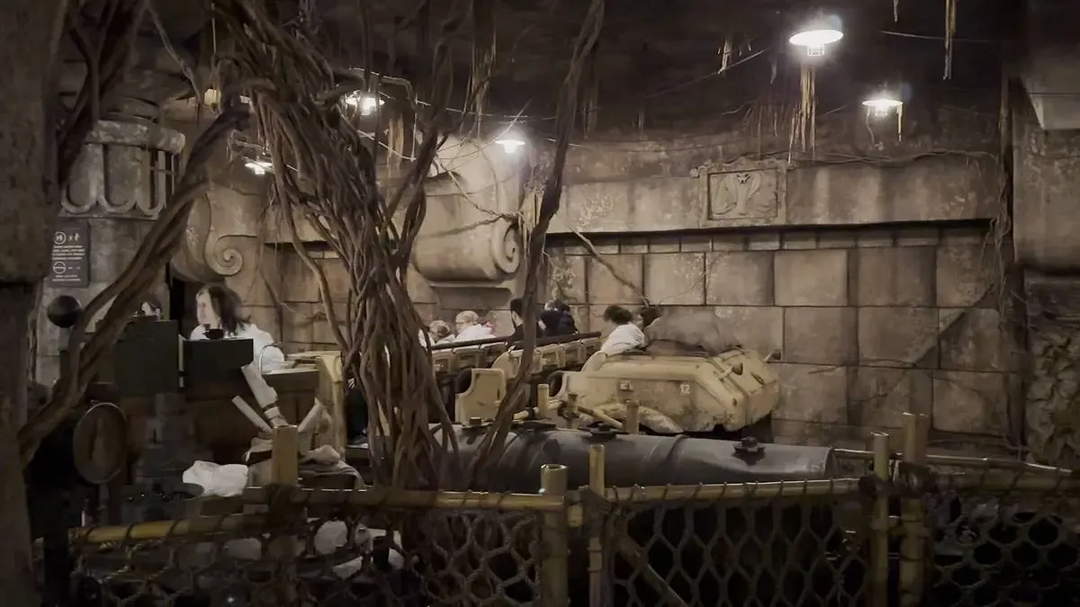 Indiana_Jones_Adventure_ride_vehicle_78b49a1670.webp