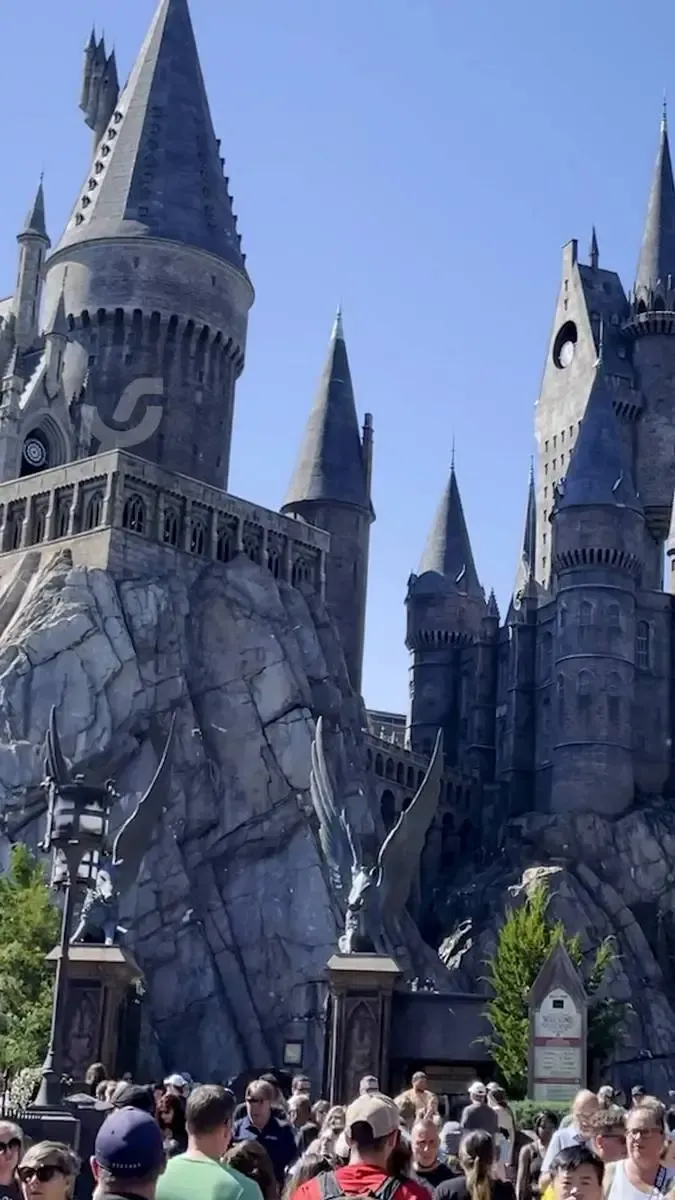 Islands_of_Adventure_Harry_Potter_Forbidden_Journey_castle_70d8bd3f5c.webp