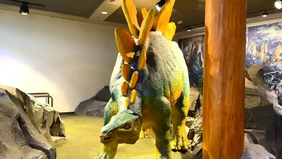 Islands_of_Adventure_Jurassic_Park_Discovery_Center_dino_5212fb9545.webp