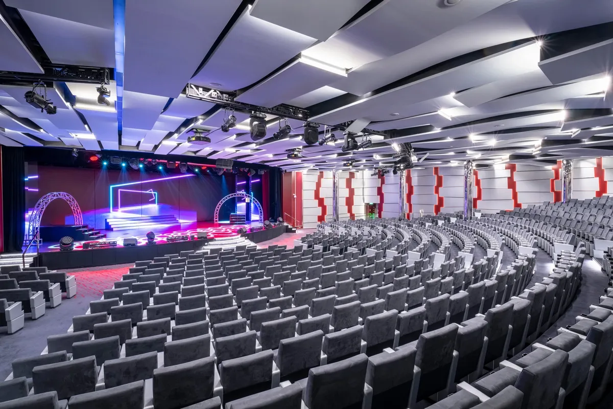 MSC_Cruise_Line_Seashore_theater_18f9704f2e.webp