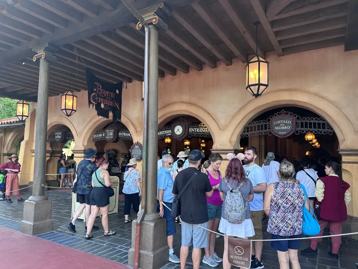 Magic_Kingdom_Pirates_of_the_Caribbean_entrance_61929b3ab9.webp