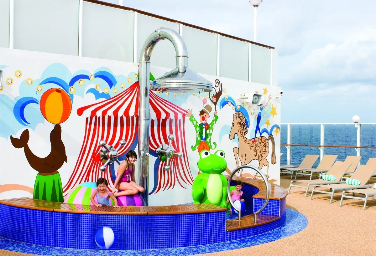 Norwegian_Cruise_Line_top_deck_kids_pool_6e46c37b2f.webp