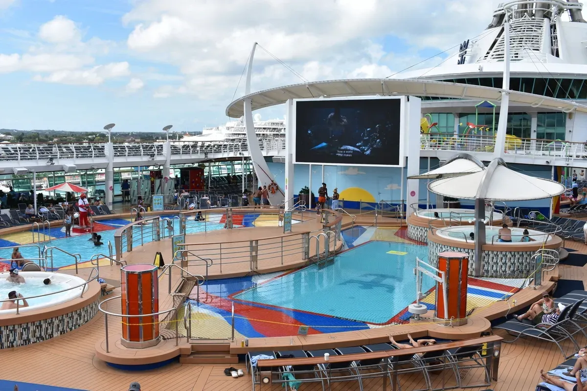 Royal_Caribbean_Liberty_of_the_Seas_deck_0b886f0cd3.webp