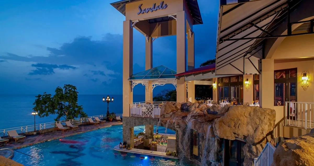 Sandals_Regency_La_Toc_Armandos_restaurant_9524c1e2ab.webp