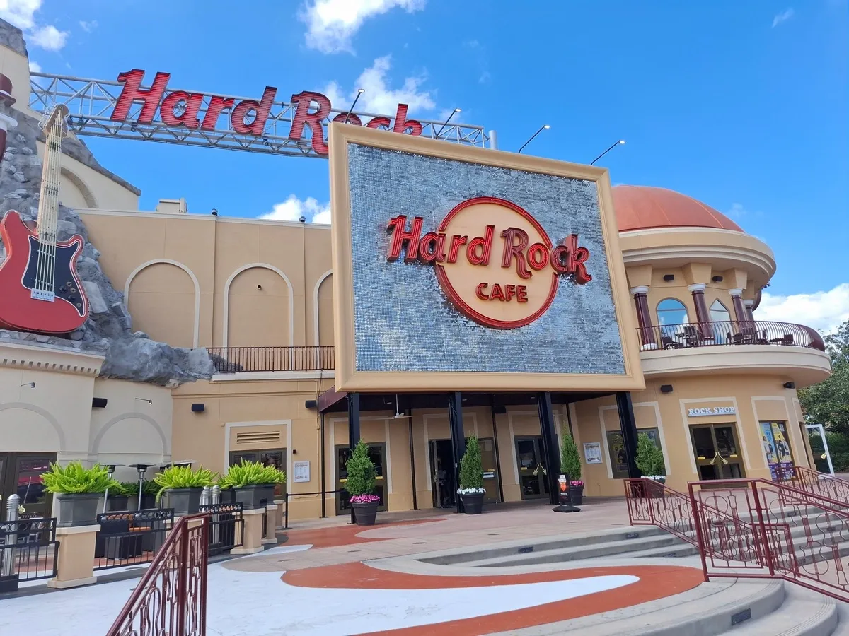 Universal_City_Walk_Hard_Rock_Cafe_17b4bdecc5.webp