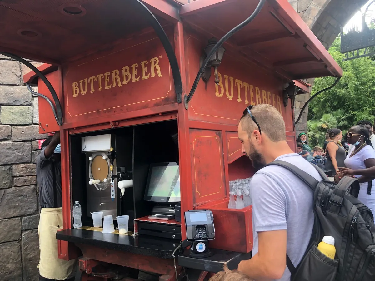 Universal_Orlando_Butterbeer_cart_f427e21346-1.webp