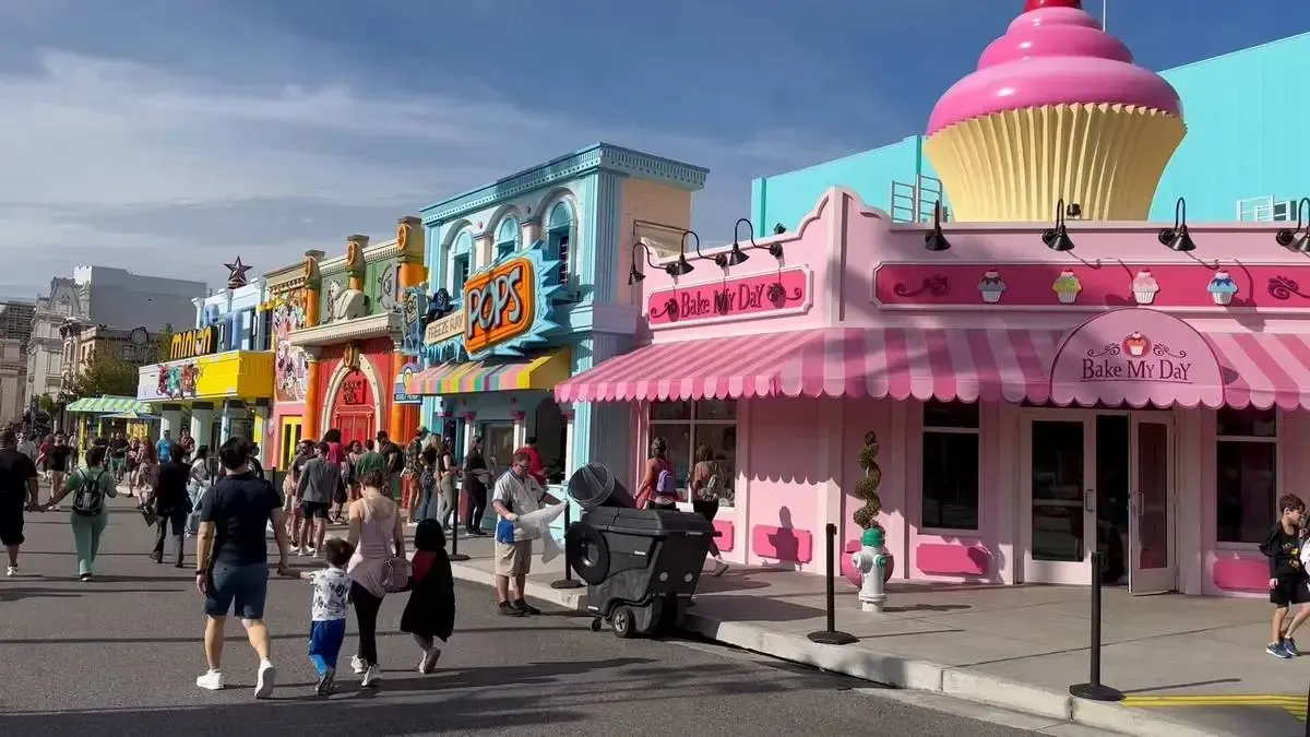 Universal_Studios_Orlando_streets_2_31c6d12922-2.webp