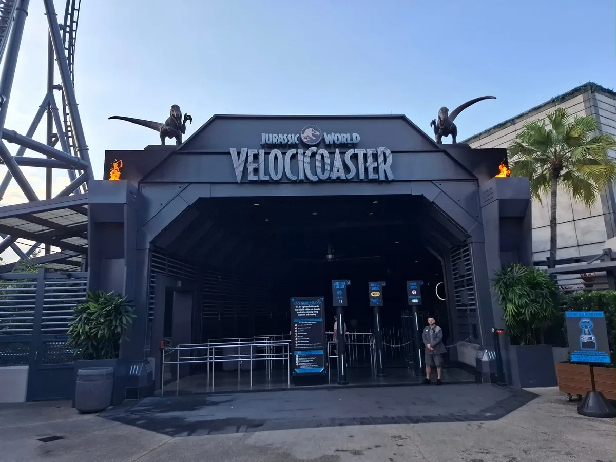 Velocicoaster_Entrance_32777446d1.webp