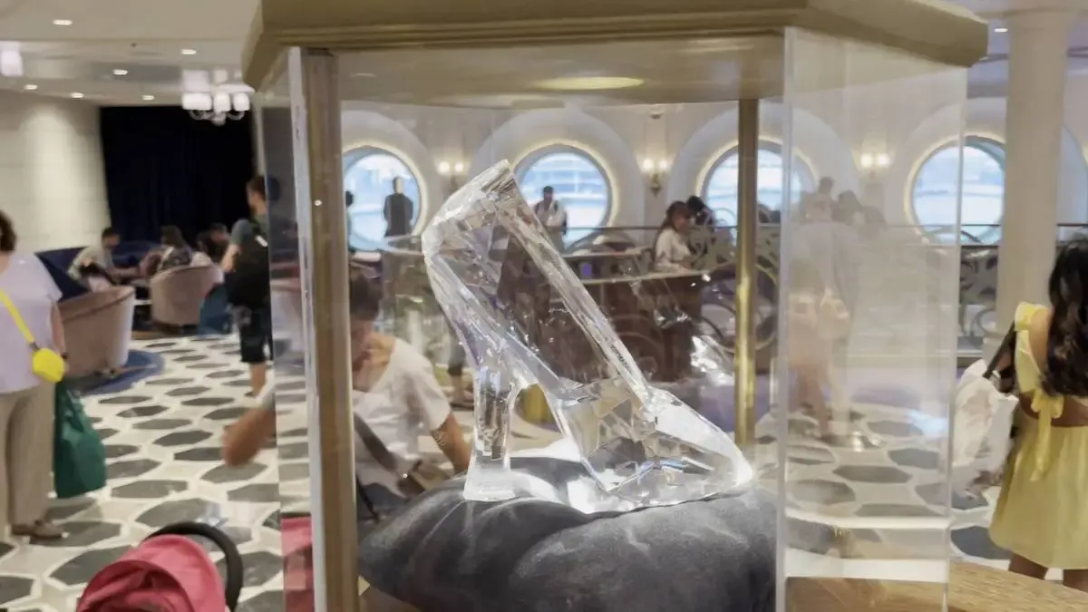 Very_Merrytime_Cruises_glass_slipper_de8dc7d29d.webp
